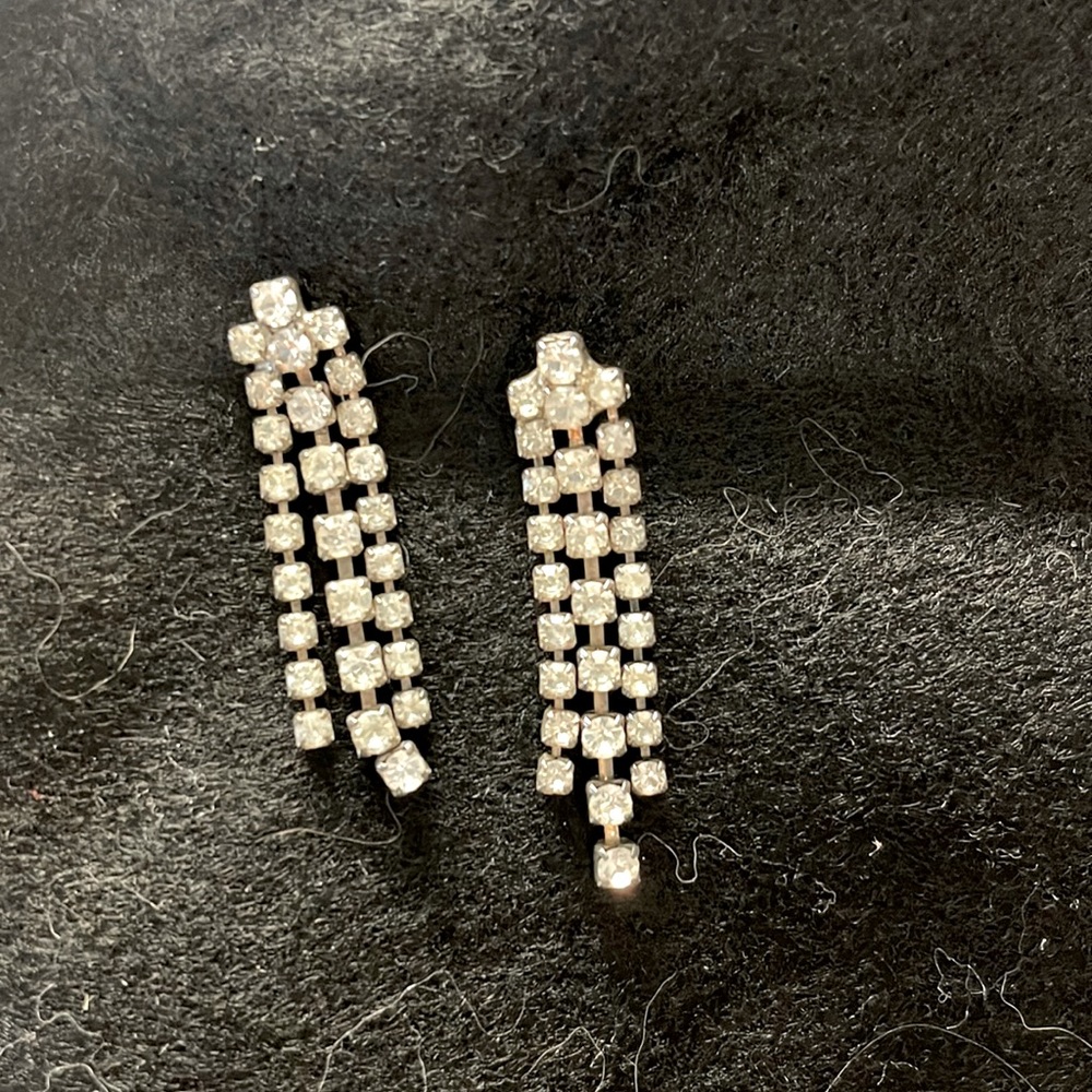 Elegant rhinestone earrings